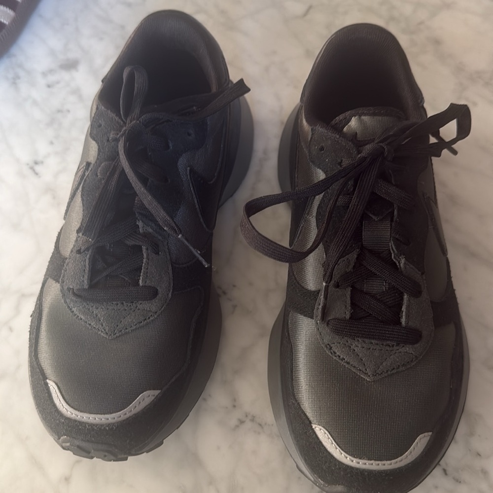 (WMNS) Nike Phoenix Waffle 'Dark Black' Size 7